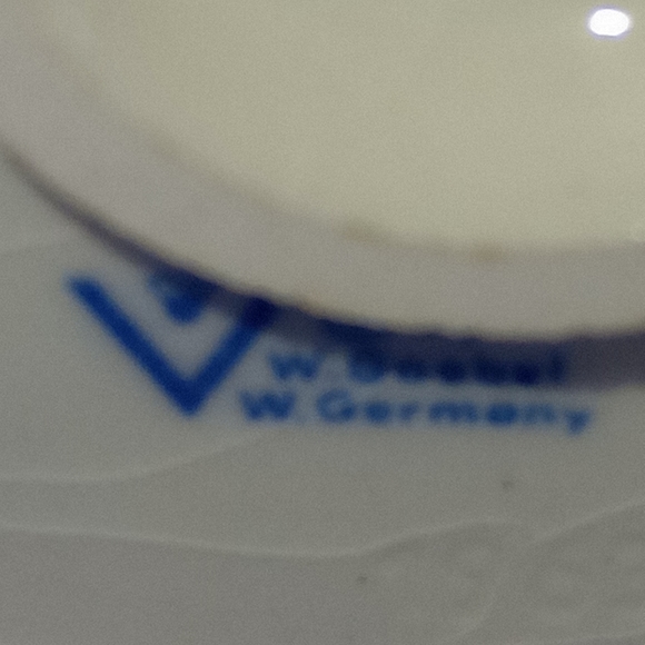 Goebel Hummel "Knitting Lesson" - Picture 4 of 7